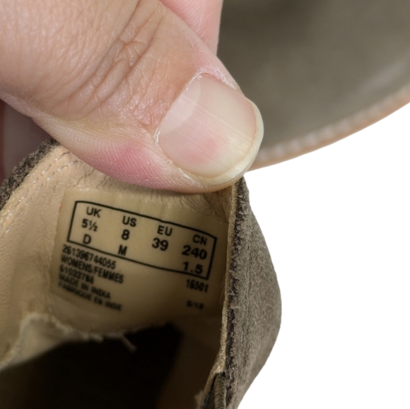 NEW Clarks Edenvale Page Suede Slip On Chelsea booties. Says 8 fits like 7.5 - Picture 10 of 12